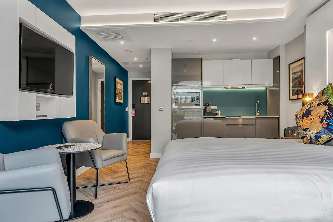 Roomzzz Edinburgh