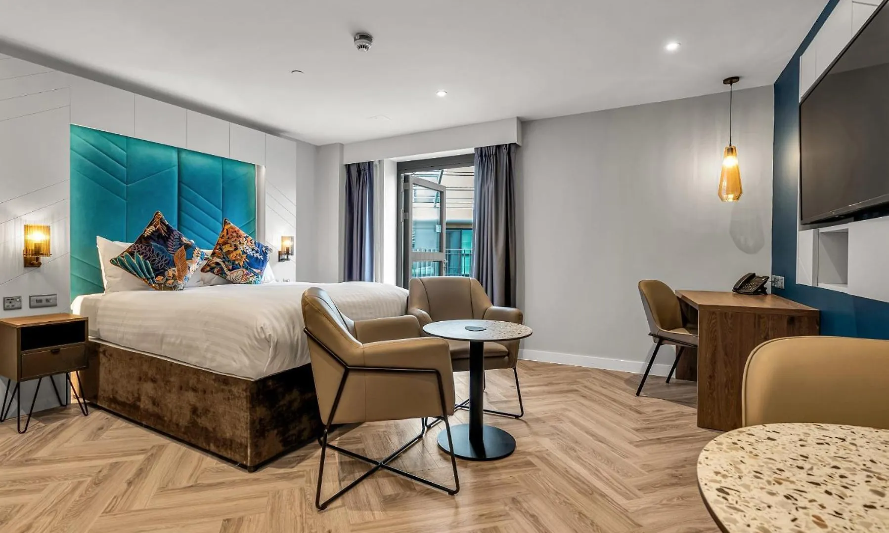 Roomzzz Edinburgh